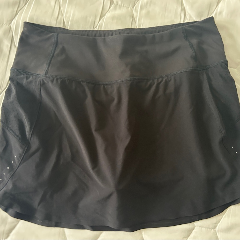 Black Athleta 14” Run with it Skort size S